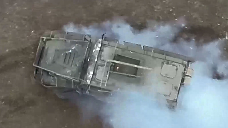 Military experts say the change in Russian tactics is a sign that they are looking to make a breakthrough with concentrated firepower. On the morning of August 17, reconnaissance from the 3rd Mechanized Battalion spotted two Russian tanks and infantry entering the combat zone, signaling an effort to expand the scale of the attack after months of testing with small groups. 9-3864.jpg