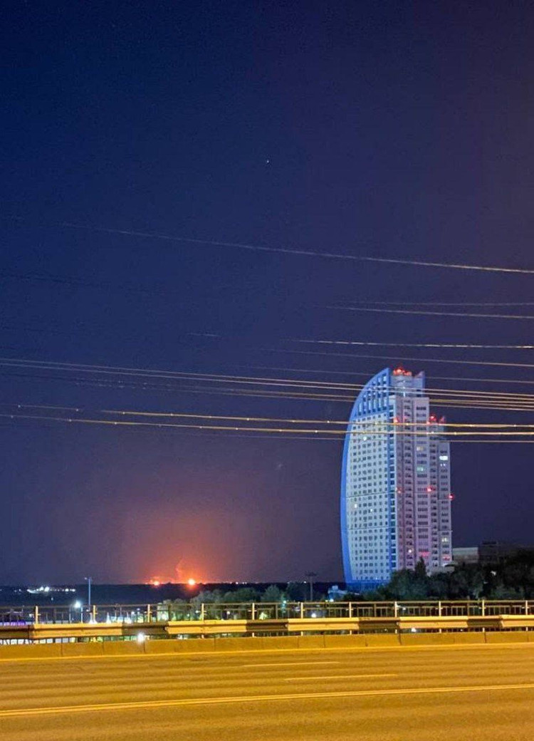 ទិន្នន័យផ្កាយរណប NASA FIRMS បានកត់ត្រាកន្លែងកំដៅដ៏ធំមួយនៅទីតាំងពិតប្រាកដនៃរោងចក្រនៅពេលកើតហេតុ ដោយគាំទ្រដល់របាយការណ៍នៃអគ្គីភ័យដែលមិនមានការលាក់បាំង។ 4-anh-reuters.jpg