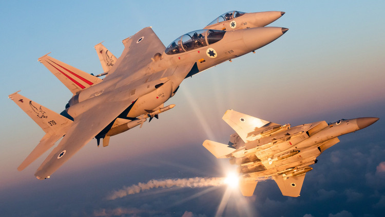 حتى لو لم تكن لدى إيران ميزانية كافية لشراء سوى عدد محدود من طائرات J-16، فسيكون لهذه الطائرات تأثير كبير على قدرتها على الردع. بفضل رادارها القوي وصواريخها بعيدة المدى وأنظمة القتال المتطورة، يستطيع سرب من طائرات J-16 بسهولة مواجهة طائرات F-15 وF-16 الإسرائيلية في قتال خارج مدى الرؤية. وستُعوّض هذه الفجوة التكنولوجية الفجوة في تدريب الطيارين، الذي لطالما كان نقطة قوة تل أبيب. 10.jpg