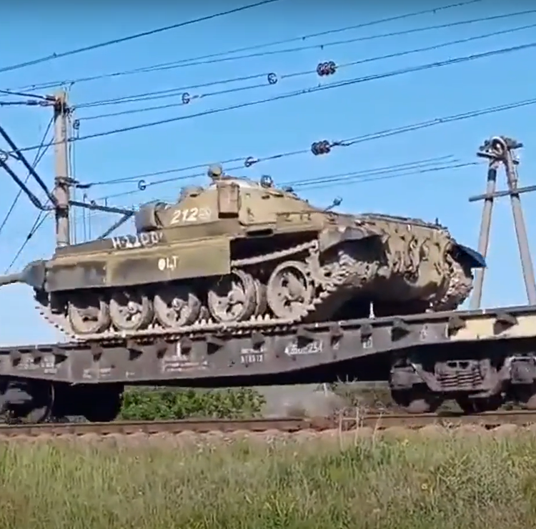Die Rückkehr des T-62 unterstreicht den Druck auf die russische Rüstungsindustrie. Foto: @19FortyFive. 8.png