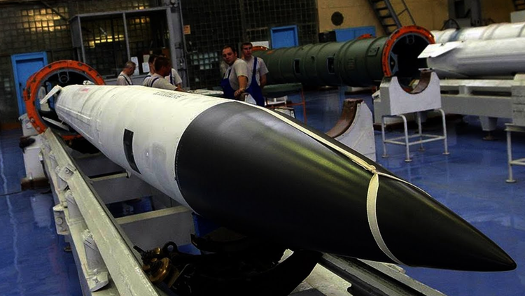 It is known that the 40N6 missile has dual active or semi-active radar guidance modes. With the active radar guidance head, the missile will fly to the designated altitude, then switch to target search and destroy mode. Photo: @Wikipedia, the free encyclopedia. 7-3159.png