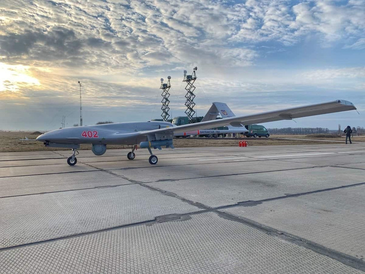 ヘルソンのテンドリフスカ砂州地域は、ロシアが管理し、無人航空機(UAV)の中継地点として利用している新たなホットスポットとして浮上している。沿岸部の地形は短距離防空を困難にし、TB-2がロシアの船舶や兵站目標を繰り返し攻撃する機会を生み出している。 8.jpg