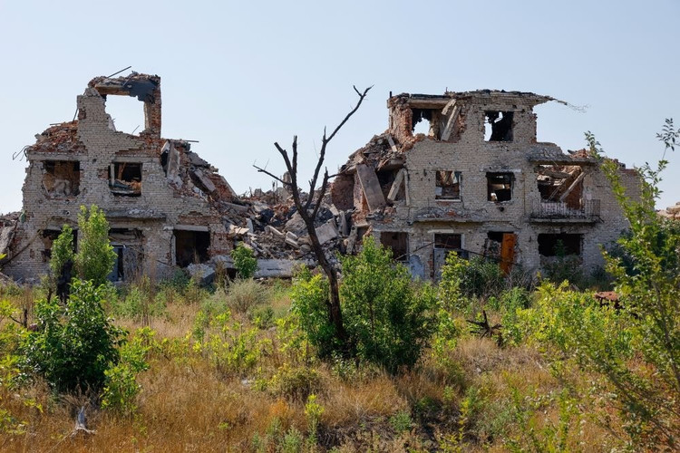 Dies gilt als einer der größten Drohnenangriffe der Ukraine auf russisches Territorium seit Beginn des Konflikts. Betroffen sind mindestens 13 Regionen, was auf die Bemühungen Kiews hindeutet, den Umfang des Angriffs auszuweiten. 2-anh-xcom.jpg