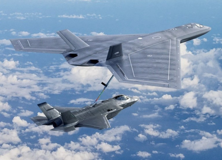 Das große Highlight von Vectis ist seine Fähigkeit, Operationen mit F-22- und F-35-Kampfflugzeugen zu koordinieren. Simulationstests zeigen, dass Piloten UAVs direkt über den Touchscreen steuern können. Dadurch wird Vectis zu einem intelligenten „Teamkollegen“, der Aufklärung, Kampf und Echtzeit-Datenaustausch unterstützt. 7-5588.jpg