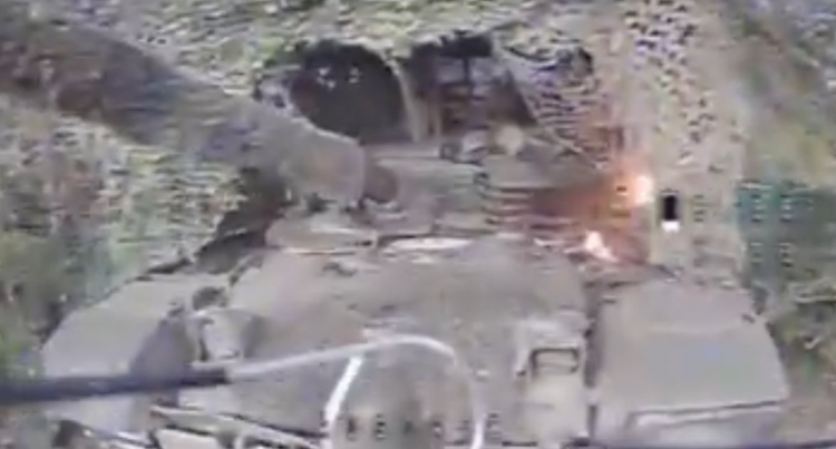 A pesar de los esfuerzos de Rusia por proteger sus tanques con blindaje de fabricación casera, comúnmente conocido como 5-5527.png