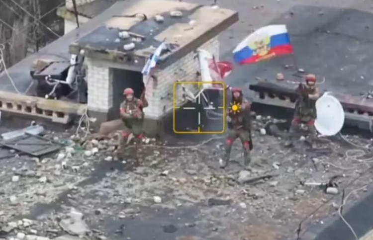 Nowogeorgijiwka ist kein bedeutendes Zentrum, doch die russische Kontrolle über das Dorf könnte den Weg für weitere Angriffe in der Zentralukraine ebnen. Einige Experten sehen darin nicht nur militärischen Charakter, sondern auch ein politisches Signal: Moskau sei bereit, den Konflikt auszuweiten, sollten die Friedensgespräche nicht die gewünschten Ergebnisse bringen. 4-anh-reddit.jpg