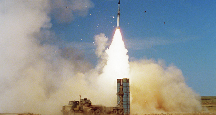 The missile also has a proximity fuse with a fragmentation warhead, which can fire and disperse sharp metal fragments when the missile is close to the target if it doesn’t actually hit. The fragments will damage and tear apart the soft body of the target aircraft, disabling it. Photo: @Military Watch Magazine. 8-8625.png