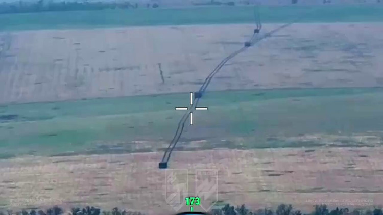 Despite the defeat, Russia has not given up on its ambition to capture Katerynivka. Some sources added that new attacks are being launched to put pressure on the Ukrainian defense line. The high intensity shows that Moscow is determined to expand its foothold in the Toretsk area, which is considered a gateway to further advances into the Donetsk core. 6-4727.jpg