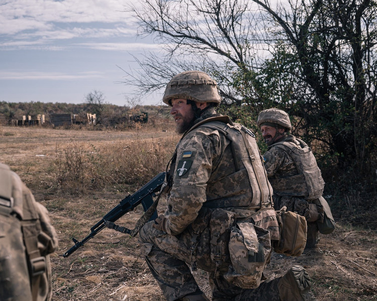 According to the report of the General Staff of the Armed Forces of Ukraine, on August 17, 2025 alone, the Russian Army carried out nine attacks on Ukrainian positions. Official war maps of the same day showed that the Toretsk area was surrounded by many attacks, putting considerable defensive pressure on the Ukrainian army. 7-3176.jpg