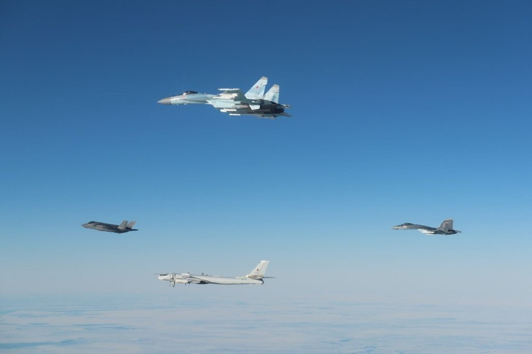 According to NATO reports, the F-35 squadron approached two Russian Aerospace Forces aircraft, including an Su-27 air superiority fighter and a Su-24M, a ground attack aircraft that was once the backbone of the Soviet air force. This is the type of confrontation that NATO has long prepared for, but it was the first time the Italian F-35s directly carried out in the Baltic. 2-anh-wikipedia.jpg