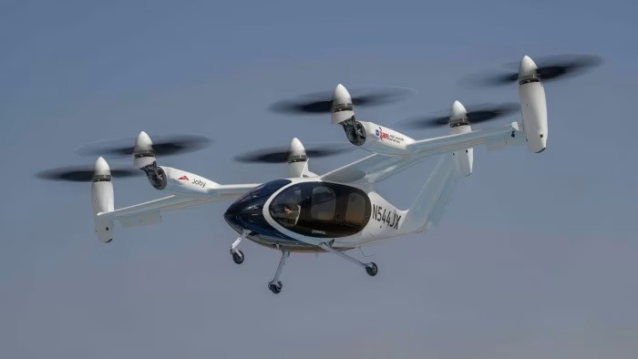 سيارة أجرة طائرة كهربائية eVTOL تنطلق في رحلة تجريبية في دبي. dubai-1725.jpg