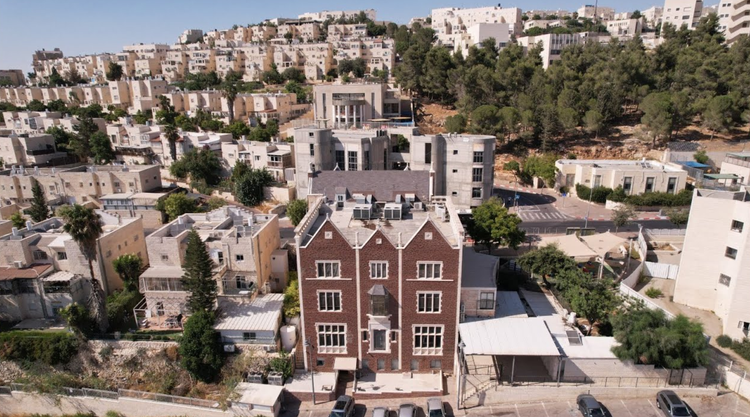 Suspecting that an antiquities smuggling ring was operating, Israeli police, in coordination with the Israel Antiquities Authority (IAA), conducted a raid in the Ramat Shlomo center near Jerusalem. Photo: @ COLlive. 1-5943.png