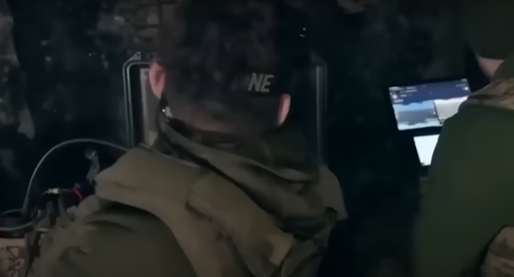 Según un informe oficial de las Fuerzas de Sistemas No Tripulados de Ucrania, la unidad de guardia fronteriza del operador del dron Phoenix realizó con éxito una serie de ataques contra equipo militar ruso. Foto: @Ukrainian Phoenix. 1-2525.png