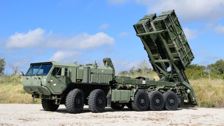 Кроме того, компания Lockheed Martin объявила о проведении первого полевого испытания системы GMARS на полигоне Уайт-Сэндс в штате Нью-Мексико (США). В ходе испытания были успешно запущены две управляемые ракеты GMLRS, которые достигли высокой точности и полностью соответствовали техническим требованиям, что стало важным шагом в разработке системы. 8.jpg