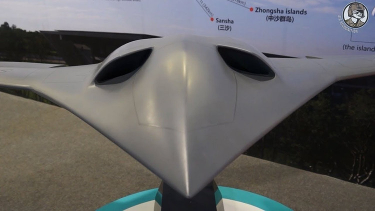 Das UAV auf den Satellitenbildern zeichnet sich durch eine breitere und längere Nase, eine andere Flügelkrümmung sowie optimierte Hinterkanten und Flügelspitzen im Vergleich zu bekannten CH-7-Versionen aus. Diese Änderungen deuten darauf hin, dass es besser für Tarnung, große Flughöhen und lange Flugdauer optimiert ist. 5-anh-the-war-zone.jpg