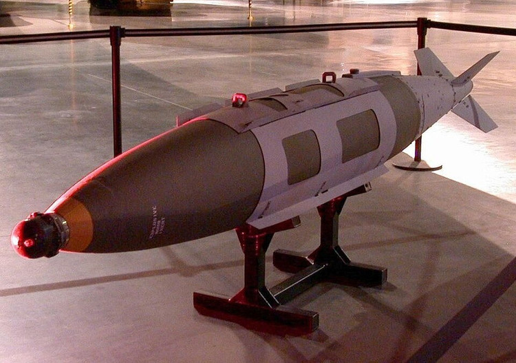 The F-15Es don't just carry missiles, they also carry a 20mm Vulcan cannon and JDAM bombs. The JDAM bombs also have laser seekers, turning them into weapons that can lock onto moving targets, making them ideal for chasing low-flying UAVs. 6.jpg