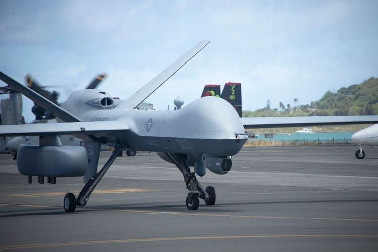 Selain itu, video yang dirilis selama sidang tentang objek aneh tersebut telah membuat publik berpikir tentang UFO. Sebenarnya, kemungkinan besar itu hanyalah UAV atau rudal jelajah, tetapi kualitas gambar yang buruk membuatnya tampak semakin aneh, sehingga memicu teori-teori baru. 10.jpg