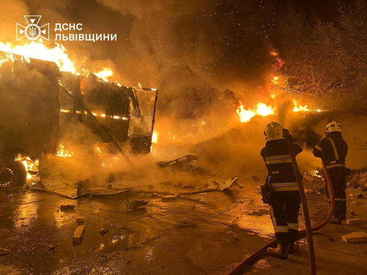 Enquanto isso, o governo ucraniano não fez nenhum comentário oficial sobre o ataque. Kiev raramente admite responsabilidade diretamente, mas autoridades têm afirmado repetidamente que os principais alvos eram a infraestrutura militar e energética, não civis. 8-2344.jpg