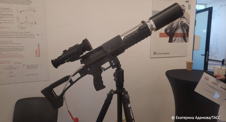 Im März 2025 stellte Russland den Prototyp eines Lasergewehrs vor, das Drohnen außer Gefecht setzen und so dazu beitragen soll, zivile Infrastruktur vor ukrainischen Drohnenangriffen zu schützen. Foto: @TACC. 11-703.png