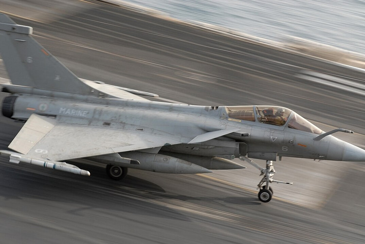 ラファール購入契約は、インドが戦闘機部隊を迅速に増強し、投資済みのインフラを最大限に活用し、フランスとの防衛産業協力を拡大する上で役立つでしょう。ラファールはその卓越した性能により、制空権の維持、抑止力の強化、そして地域におけるますます複雑化する安全保障上の課題への効果的な対応の柱となることが期待されます。 12-1698.jpg