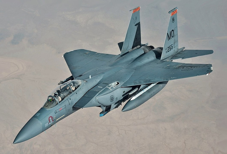 Currently, the US Air Force has added other more effective solutions, such as the 70mm APKWS II laser-guided missile, allowing the F-15E to carry up to 42 in a single mission. However, the story of the “UAV hunting” laser bombs still leaves its mark, showing the level of creativity and desperation of US pilots in the face of the increasingly overwhelming UAV threat. 12.jpg