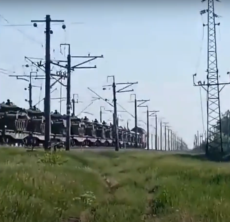 Nach vorliegenden Daten hat die russische Rüstungsindustrie mehr als 300 T-62-Panzer generalüberholt und an die russischen Streitkräfte in der Ukraine geliefert. Foto: @19FortyFive. 5-5908.png
