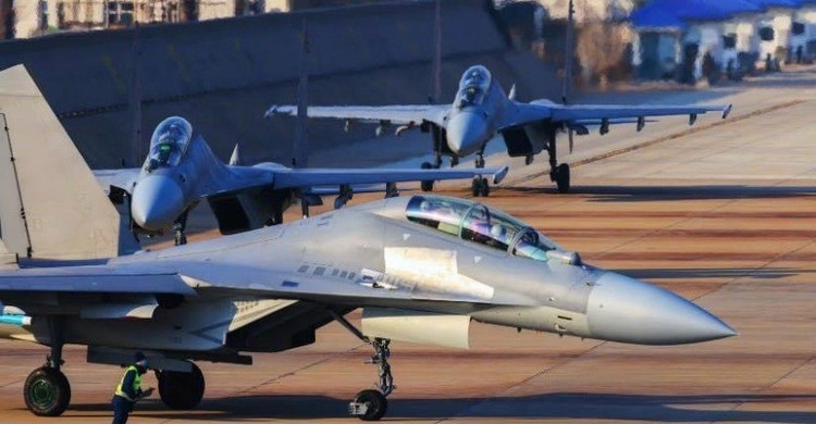 الرادار الكبير AESA المجهز على مقاتلة J-16 قادر على اكتشاف المقاتلات الشبح على مسافات أكبر بكثير من المنافسين الروس مثل Su-35، حيث تجاوزت التكنولوجيا الإلكترونية الصينية الآن تكنولوجيا موسكو. 6-5445.jpg