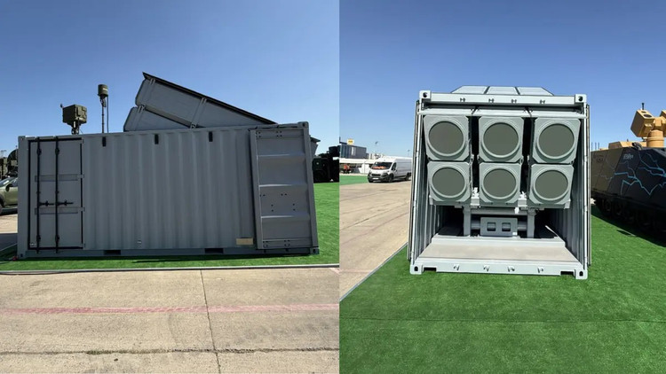 Hệ thống được tích hợp trong các container dài 6 hoặc 12 mét, có khả năng phóng tối đa 6 tên lửa đất đối đất. canva-photo.jpg