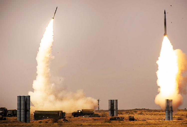 Therefore, the range as confirmed by Indian Air Chief Marshal Amar Preet Singh is 300 km, making it almost certain that India has been provided with 40N6 missiles for integration into the S-400 air defense system. Photo: @Wikipedia, the free encyclopedia. 5-5328.png