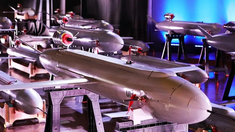 La portée du Flamingo est comparable à celle des missiles de croisière Kalibr que la Russie lance régulièrement depuis des navires de guerre et des sous-marins. Le système russe Iskander, quant à lui, ne peut tirer que des missiles de croisière 9M728 d'une portée inférieure à 500 km. Si le Flamingo entre effectivement en production de masse, l'équilibre des frappes à longue portée entre les deux camps pourrait être considérablement modifié. 8.jpg