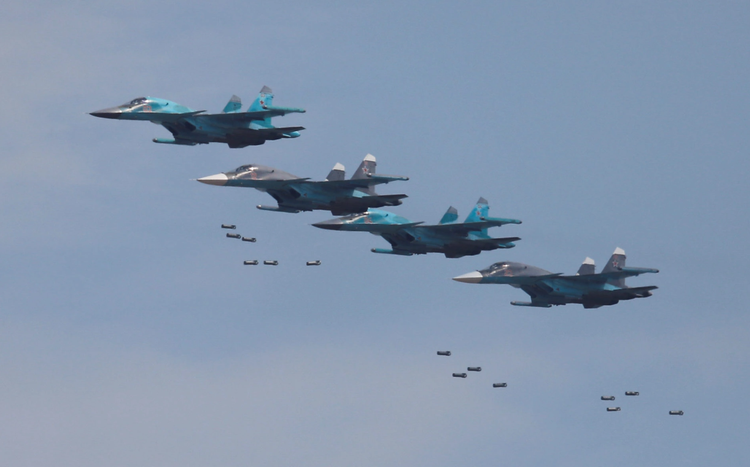 បន្ទុកអាវុធដ៏ធំពិសេសរបស់ Su-34M អនុញ្ញាតឱ្យវាផ្ទុកអាវុធបាញ់បង្ហោះតាមអាកាសធំៗដូចជាគ្រាប់បែក FAB-3000 និងមីស៊ីលផ្លោង Kh-47M2 ។ នេះអាចផ្តល់ឱ្យឧស្សាហកម្មការពារជាតិរបស់កូរ៉េខាងជើងនូវឱកាសសំខាន់ៗក្នុងការអភិវឌ្ឍមីស៊ីលថ្មីសម្រាប់យន្តហោះ រួមទាំងអាវុធនុយក្លេអ៊ែរផងដែរ។ រូបថត៖ @19FortyFive ។ 11-582.png