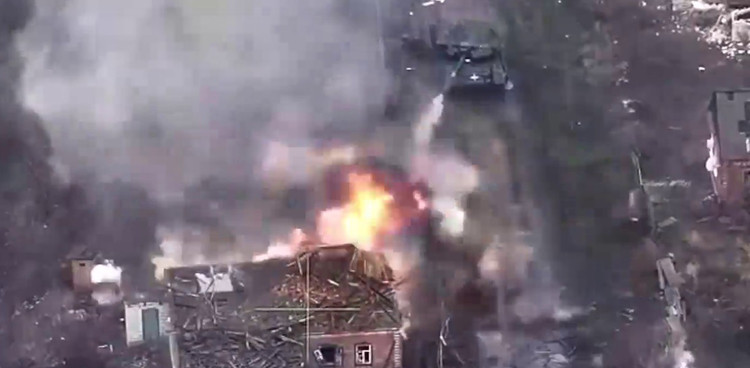 Ukraine’s continued holding of its ground in the face of overwhelming pressure demonstrates the effectiveness of the “flexible warfare” tactic combining mechanized infantry, special forces, and UAVs. Analysts say this combination not only helps Ukraine defend firmly but also wears down enemy forces, making Russia pay dearly for each step forward. 11-6305.jpg