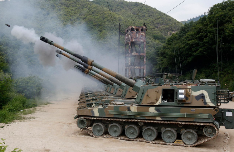 Die „Shoot-and-Scoot“-Funktion ermöglicht es dem K9, nach dem Anhalten 30 Sekunden lang zu feuern und sich dann sofort zu bewegen, um Gegenfeuer des Gegners zu vermeiden. Foto: @ Zona Militar. 12.png
