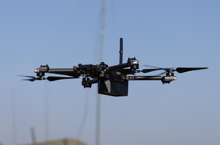 Skydio ระบุว่าโดรน Skydio X2D Multiband ได้รับการพัฒนาร่วมกับลูกค้าด้านกลาโหมทั้งของสหรัฐฯ และพันธมิตร เพื่อเพิ่มประสิทธิภาพการทำงานในระบบการสื่อสารที่หลากหลาย ภาพ: @Skydio 3-8837.png