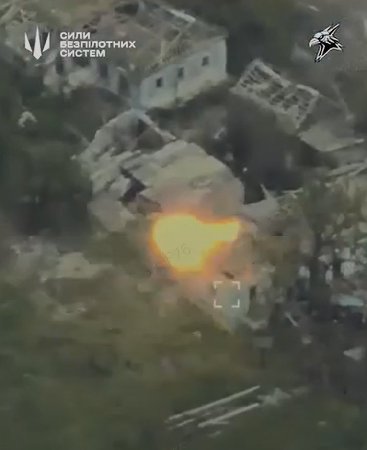 A pesar de su función prevista, el sistema resultó ineficaz en combate real. Soldados del 424.º Batallón Svarog realizaron un ataque de precisión inicial para desactivar el dispositivo de guerra electrónica, seguido de un ataque posterior que destruyó por completo el sistema KOP-2. Foto: @424.º Batallón Svarog. 9.png