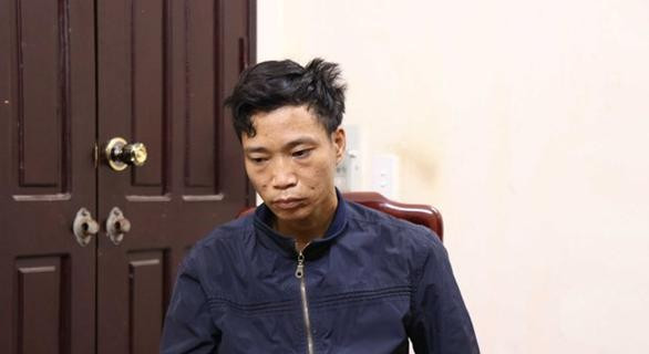 Minh khai, gã về Gia Bình xin làm thuê ở một xưởng hàn xì. Được tầm 10 ngày, Minh nghỉ việc và nhận công 800 nghìn đồng. Gã tiêu pha ít lâu thì chỉ còn 200 nghìn, lại đúng lúc lên cơn "thèm" ma túy, Minh nghĩ ngay tới việc đi cướp xe ôm. Minh cầm theo con dao gọt hoa quả rồi đến thị trấn Đông Bình, gặp ông C đang đứng đợi khách nên thuê ông này chở về Từ Sơn với giá 250 nghìn đồng. Về tới Từ Sơn, Minh bảo ông C đi vào Đình Bảng để vay tiền trả. Tới khu vực vắng vẻ, Minh bất ngờ dùng con dao đã chuẩn bị sẵn đâm nhiều nhát vào ông C. (Ảnh minh họa, nguồn internet) Minh khai, gã về Gia Bình xin làm thuê ở một xưởng hàn xì. Được tầm 10 ngày, Minh nghỉ việc và nhận công 800 nghìn đồng. Gã tiêu pha ít lâu thì chỉ còn 200 nghìn, lại đúng lúc lên cơn "thèm" ma túy, Minh nghĩ ngay tới việc đi cướp xe ôm. Minh cầm theo con dao gọt hoa quả rồi đến thị trấn Đông Bình, gặp ông C đang đứng đợi khách nên thuê ông này chở về Từ Sơn với giá 250 nghìn đồng. Về tới Từ Sơn, Minh bảo ông C đi vào Đình Bảng để vay tiền trả. Tới khu vực vắng vẻ, Minh bất ngờ dùng con dao đã chuẩn bị sẵn đâm nhiều nhát vào ông C. (Ảnh minh họa, nguồn internet)