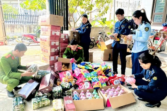 Phát hiện cơ sở kinh doanh bánh kẹo nhập lậu ở Quảng Trị