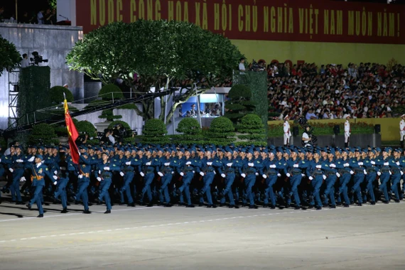 Hình ảnh đẹp buổi tổng hợp luyện diễu binh, diễu hành lần 2
