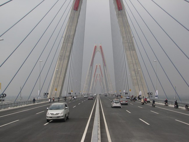 Cầu Nhật Tân (Hà Nội). Ảnh: Phạm Đông/ Lao Động nhat-tan-10-oyjf.jpg