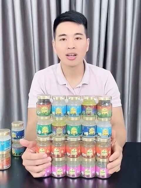 Lê Anh Nuôi quảng cáo sản phẩm yến 50 của nhà Đ.T.T. Ảnh: Lê Anh Nuôi/TikTok. z6690144135413-210dc67a997e820432c3d33c664d2e40-1.jpg