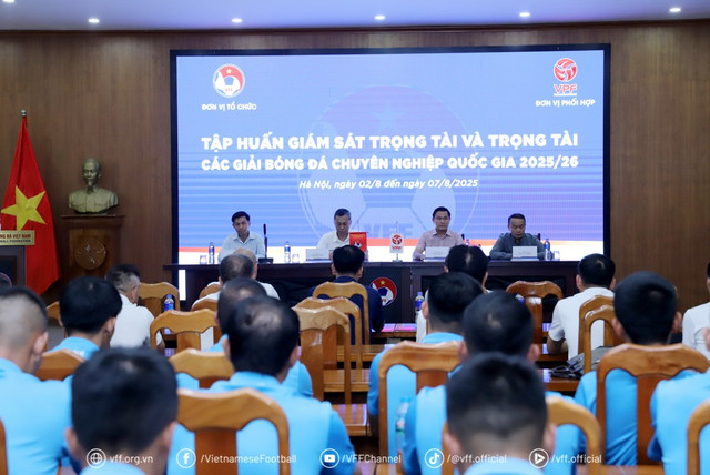 Bế mạc chương trình tập huấn giám sát, trọng tài các giải bóng đá chuyên nghiệp quốc gia 2025/26. img-8206.jpg