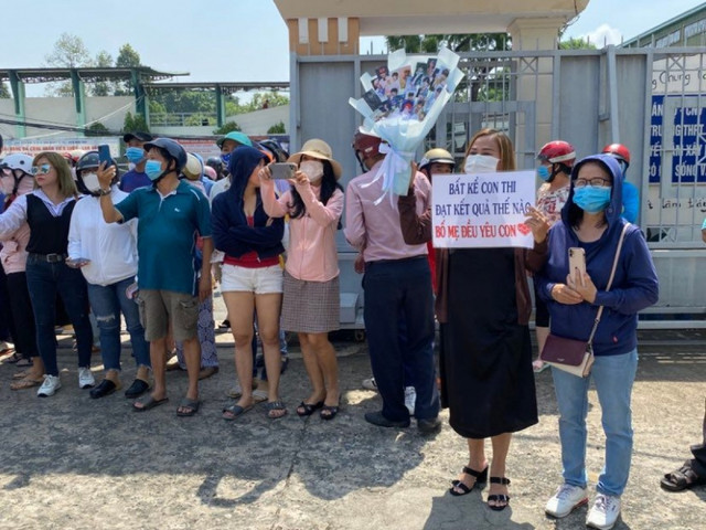 “Drama” ngóng sĩ tử có lẽ sẽ không bao giờ có hồi kết bởi đó là câu chuyện muôn thuở của tình yêu thương và sự kỳ vọng. h3.jpg