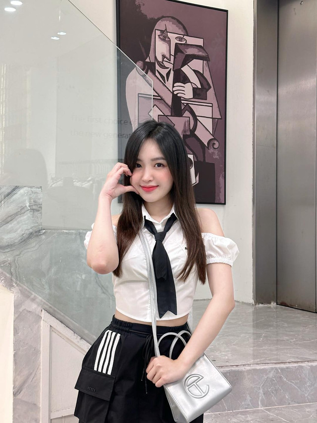 Xinh đẹp và nổi tiếng là thế, nhưng ít ai biết rằng Lê Phương Anh đã là mẹ 2 con. Bởi nhan sắc nổi bật nên hotgirl rất kín tiếng về đời tư và hình ảnh con cái. Ảnh sử dụng trong bài: FBNV b10.jpg