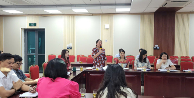Đồng chí Bùi Kim Tuyến, Bí thư Chi bộ Ban Chuyên môn, Trưởng ban Tư vấn, phản biện LHHVN phát biểu thảo luận Đồng chí Bùi Kim Tuyến, Bí thư Chi bộ Ban Chuyên môn, Trưởng ban Tư vấn, phản biện LHHVN phát biểu thảo luận