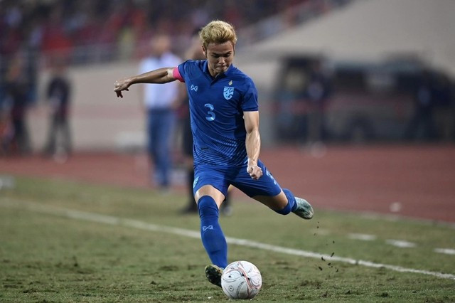 Theerathon Bunmathan là thủ lĩnh của tuyển Thái Lan lẫn CLB Buriram United Theerathon Bunmathan là thủ lĩnh của tuyển Thái Lan lẫn CLB Buriram United