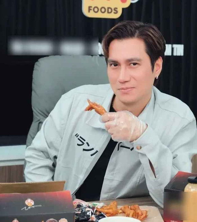 NSƯT Việt Anh từng khẳng định không đánh đổi tên tuổi, danh hiệu để kinh doanh. (Ảnh: FBNV) xj6in306rp1-fgci3vjg432-jev53ze0kv3.jpg