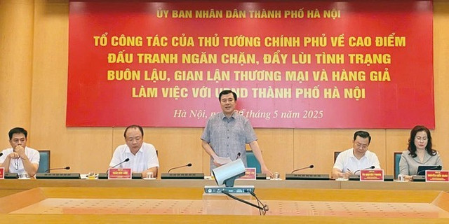Thứ trưởng Bộ Công thương Nguyễn Sinh Nhật Tân - Tổ phó Tổ công tác của Thủ tướng Chính phủ về cao điểm đấu tranh, ngăn chặn, đẩy lùi tội phạm buôn lậu, gian lận thương mại và hàng giả. Ảnh: UBND TP Hà Nội Thứ trưởng Bộ Công thương Nguyễn Sinh Nhật Tân - Tổ phó Tổ công tác của Thủ tướng Chính phủ về cao điểm đấu tranh, ngăn chặn, đẩy lùi tội phạm buôn lậu, gian lận thương mại và hàng giả. Ảnh: UBND TP Hà Nội