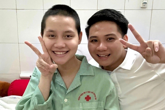 Chị Trang phục hồi nhanh, luôn lạc quan nhờ sự đồng hành của chồng suốt thời gian qua. giadinhgautichcuc-1.jpg