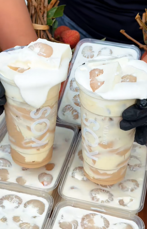 Hòa theo cơn sốt, trà sữa khúc bạch vải ra đời. Hòa theo cơn sốt, trà sữa khúc bạch vải ra đời.