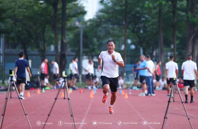 Trọng tài Trần Đình Thịnh gặp sự cố sức khỏe nghiêm trọng khi đang kiểm tra thể lực trước mùa giải. img0410-17542199879241386508004-17542641619651149788950-1754266127541-17542661276831384604473.jpg